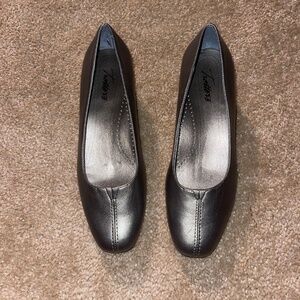 Trotters flat slip on shoes